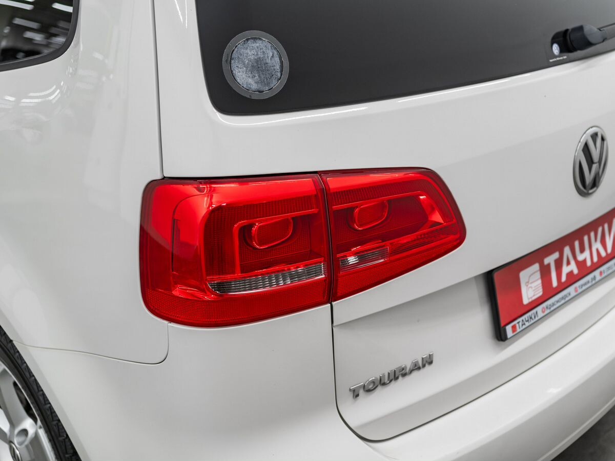 Volkswagen Touran 2012 - фото автомобиля