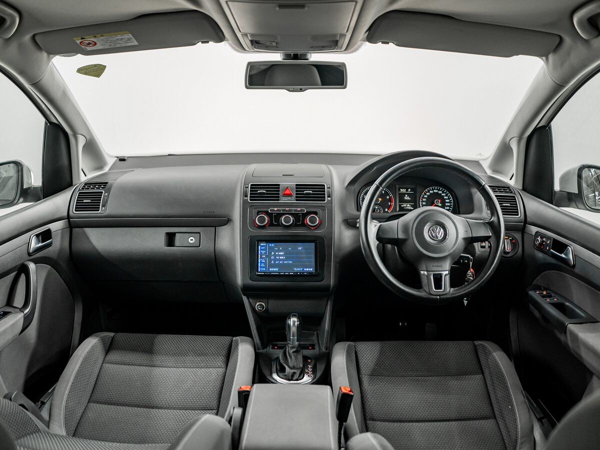 Volkswagen Touran 2012 - фото автомобиля