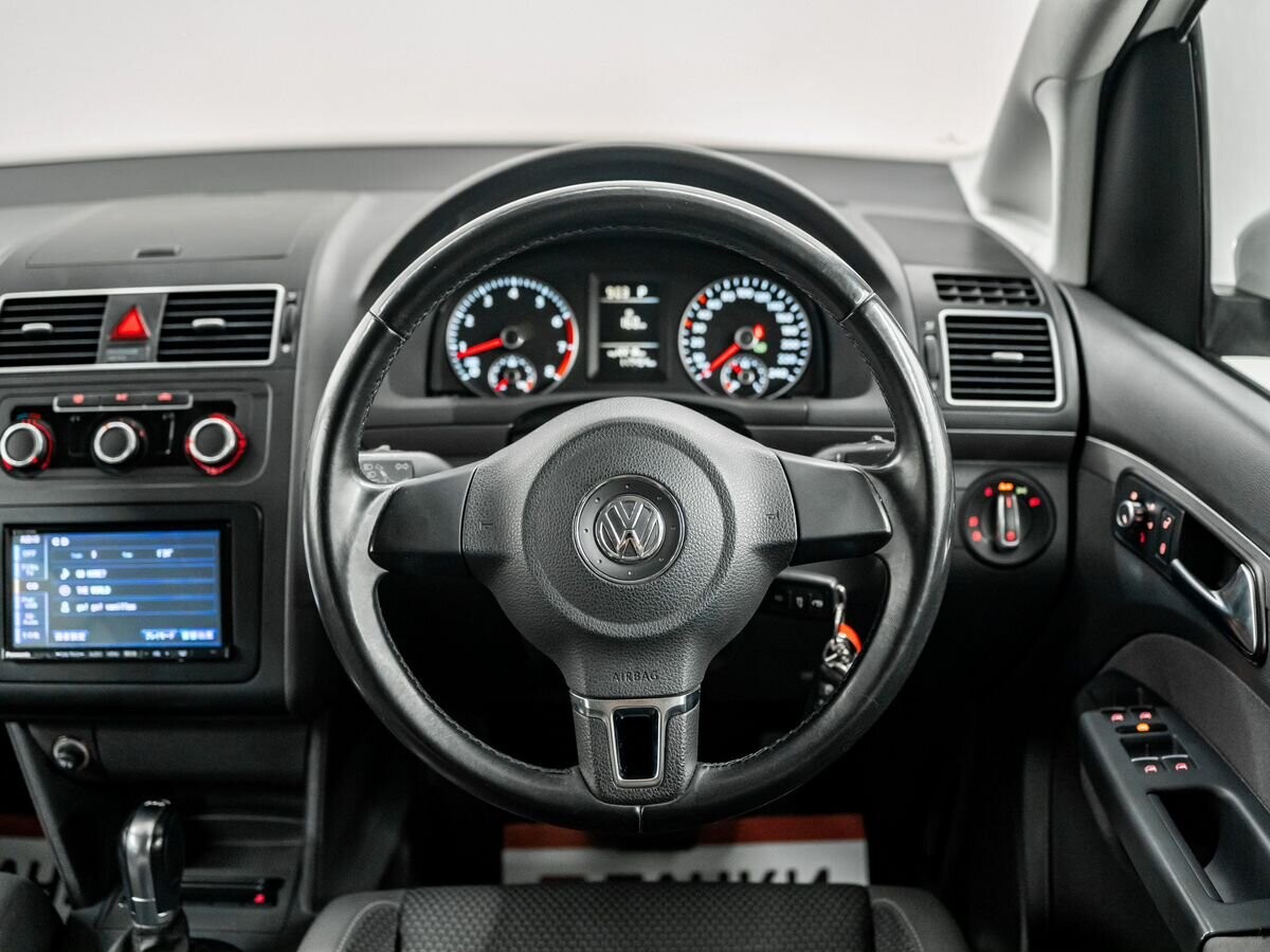 Volkswagen Touran 2012 - фото автомобиля