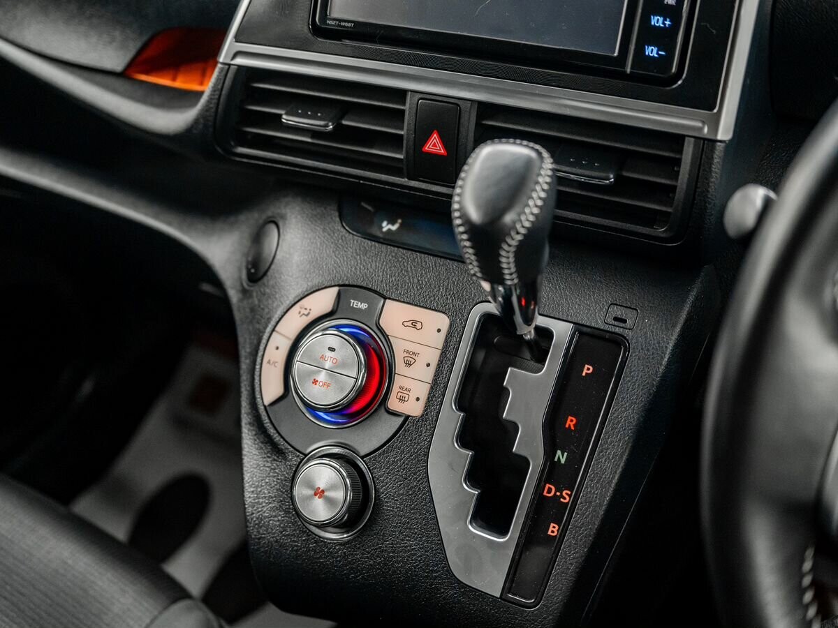 Toyota Sienta 2019 - фото автомобиля