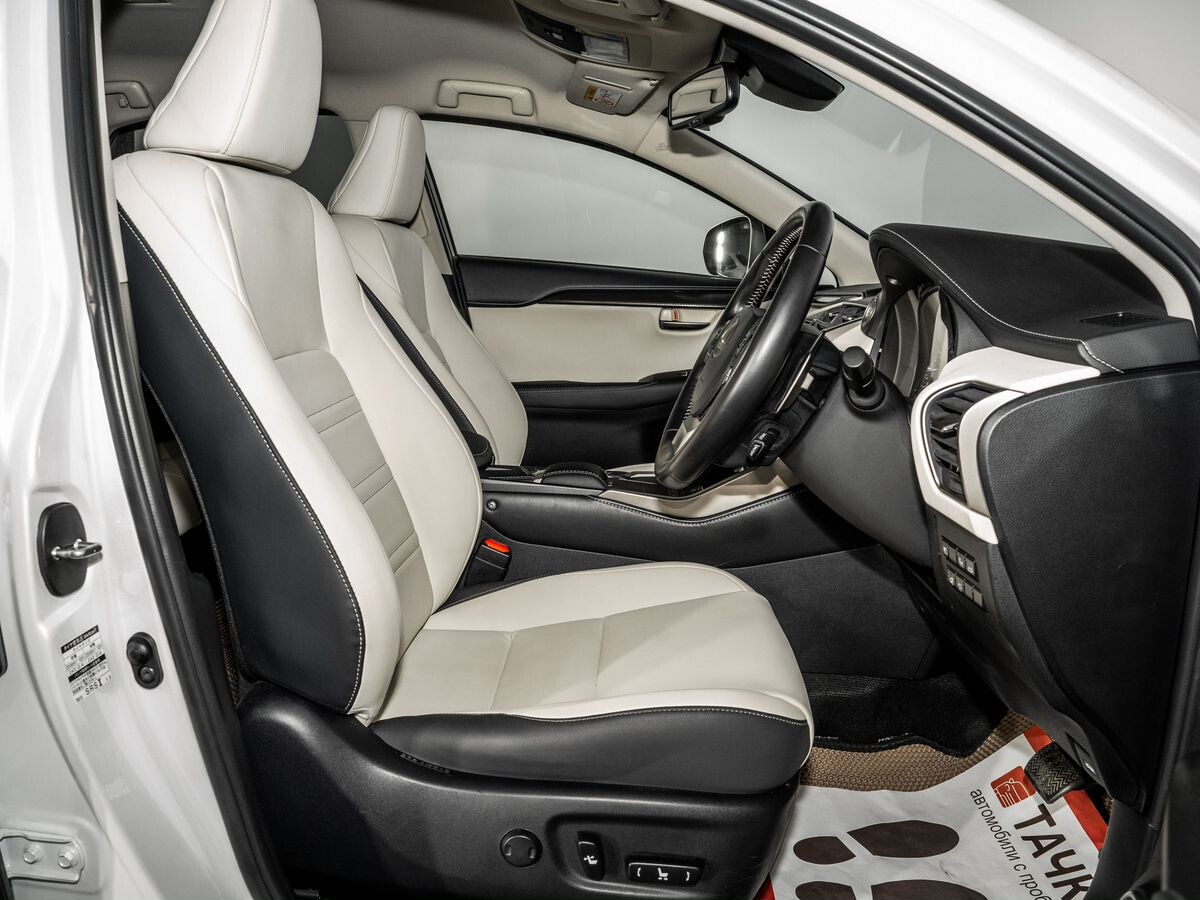 Lexus NX300 2019 - фото автомобиля