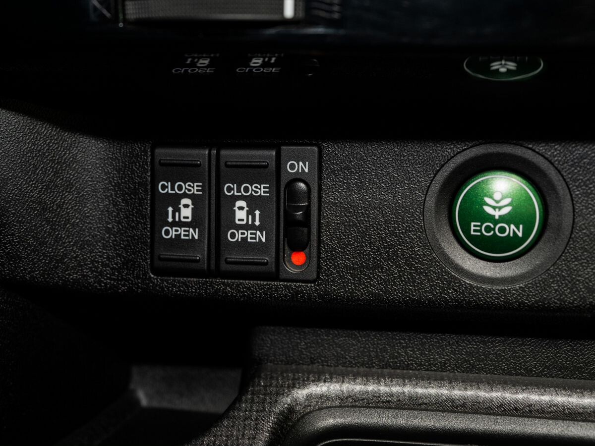 Honda Stepwgn 2015 - фото автомобиля