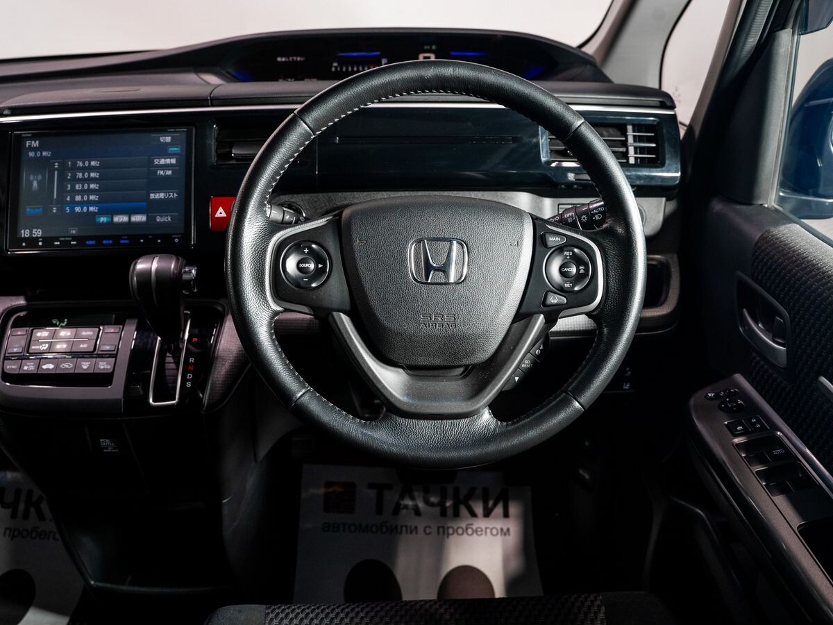 Honda Stepwgn 2015 - фото автомобиля