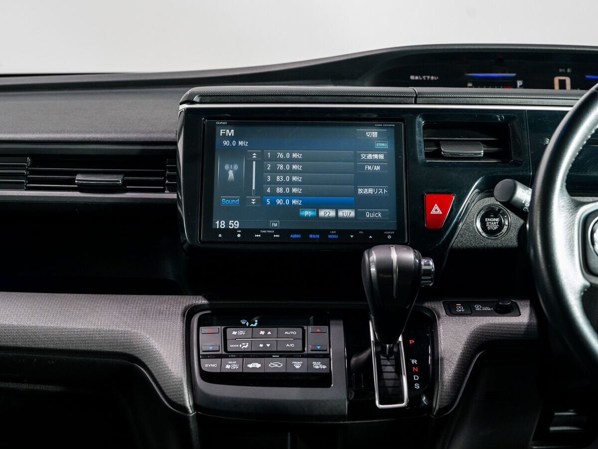 Honda Stepwgn 2015 - фото автомобиля