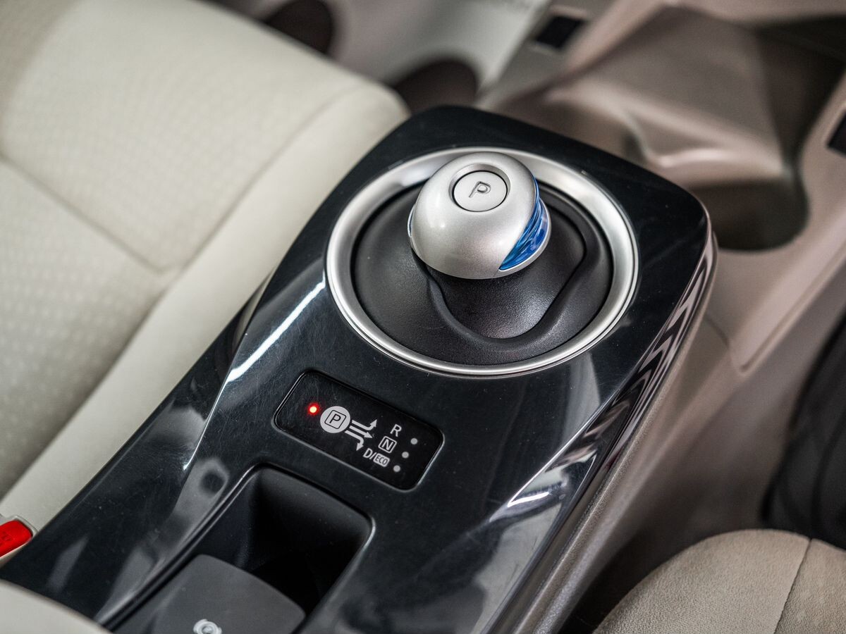 Nissan Leaf 2011 - фото автомобиля