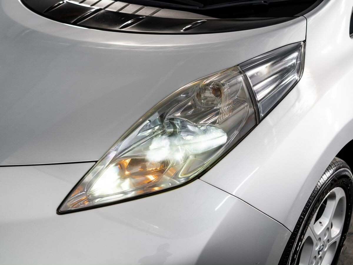 Nissan Leaf 2011 - фото автомобиля