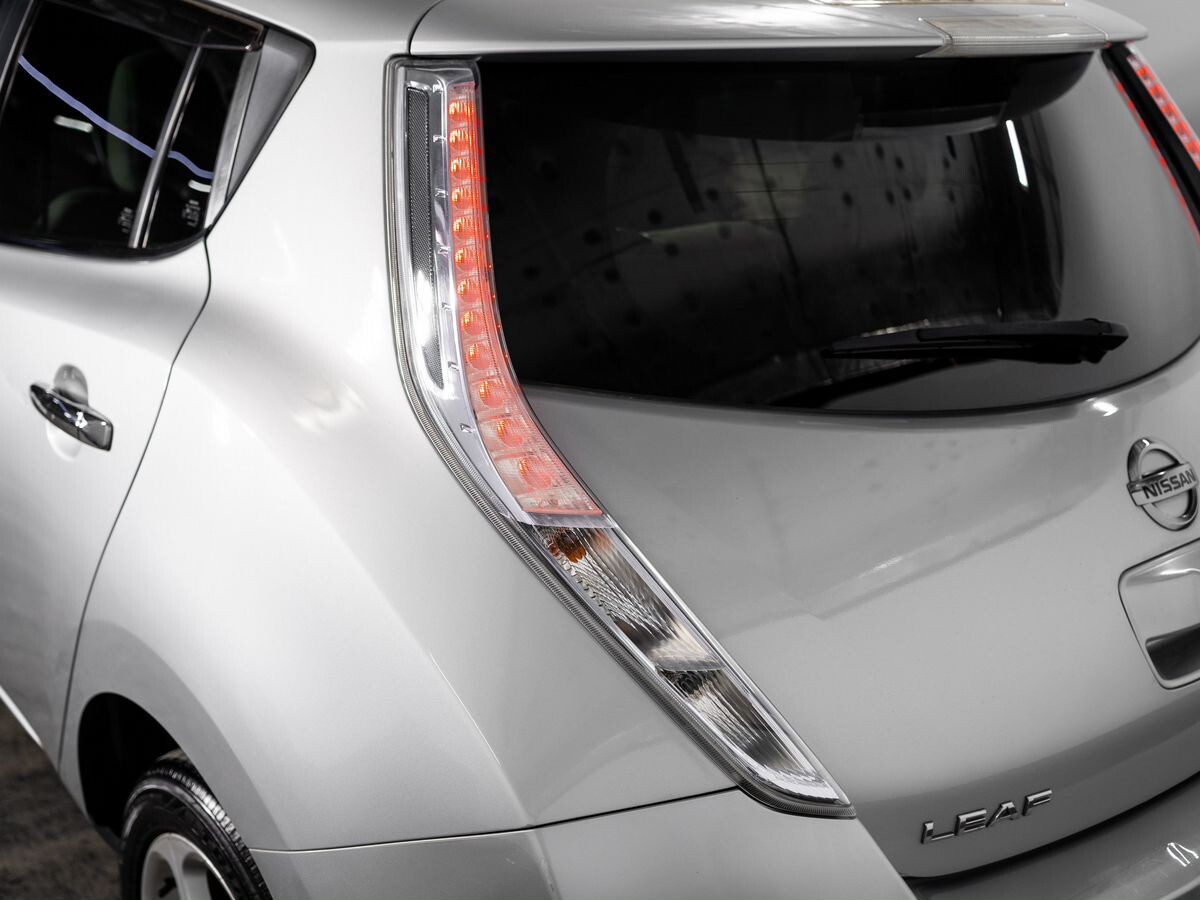 Nissan Leaf 2011 - фото автомобиля