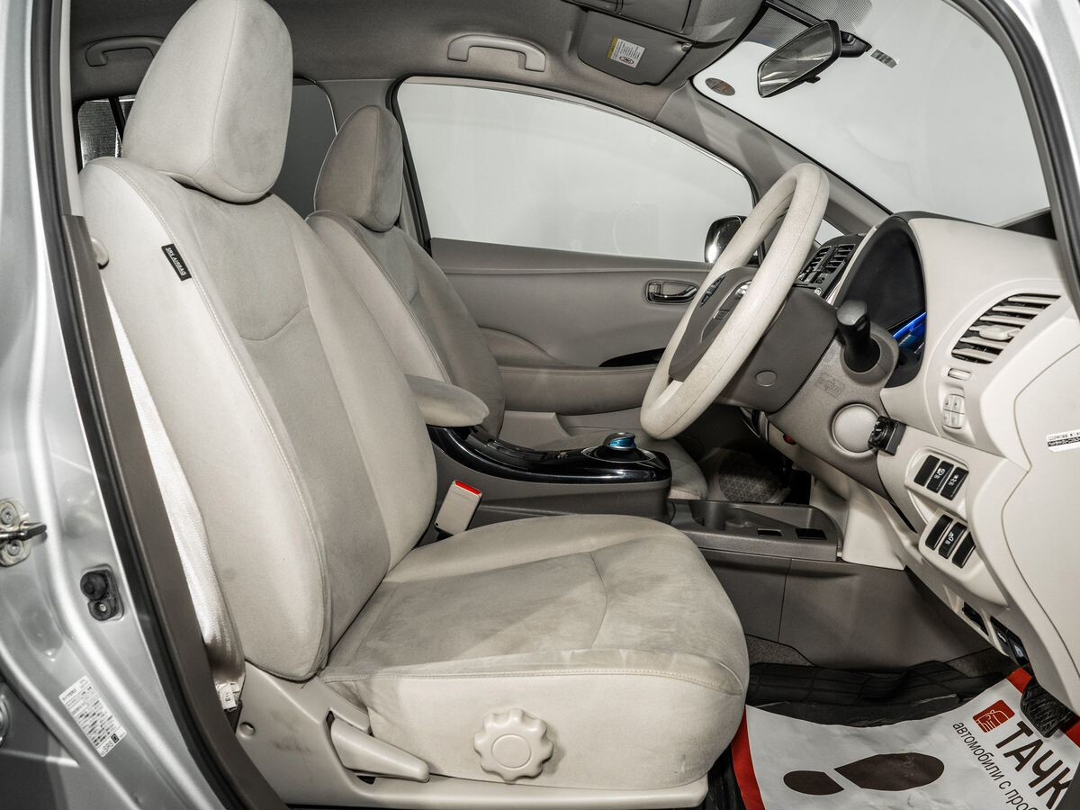 Nissan Leaf 2011 - фото автомобиля