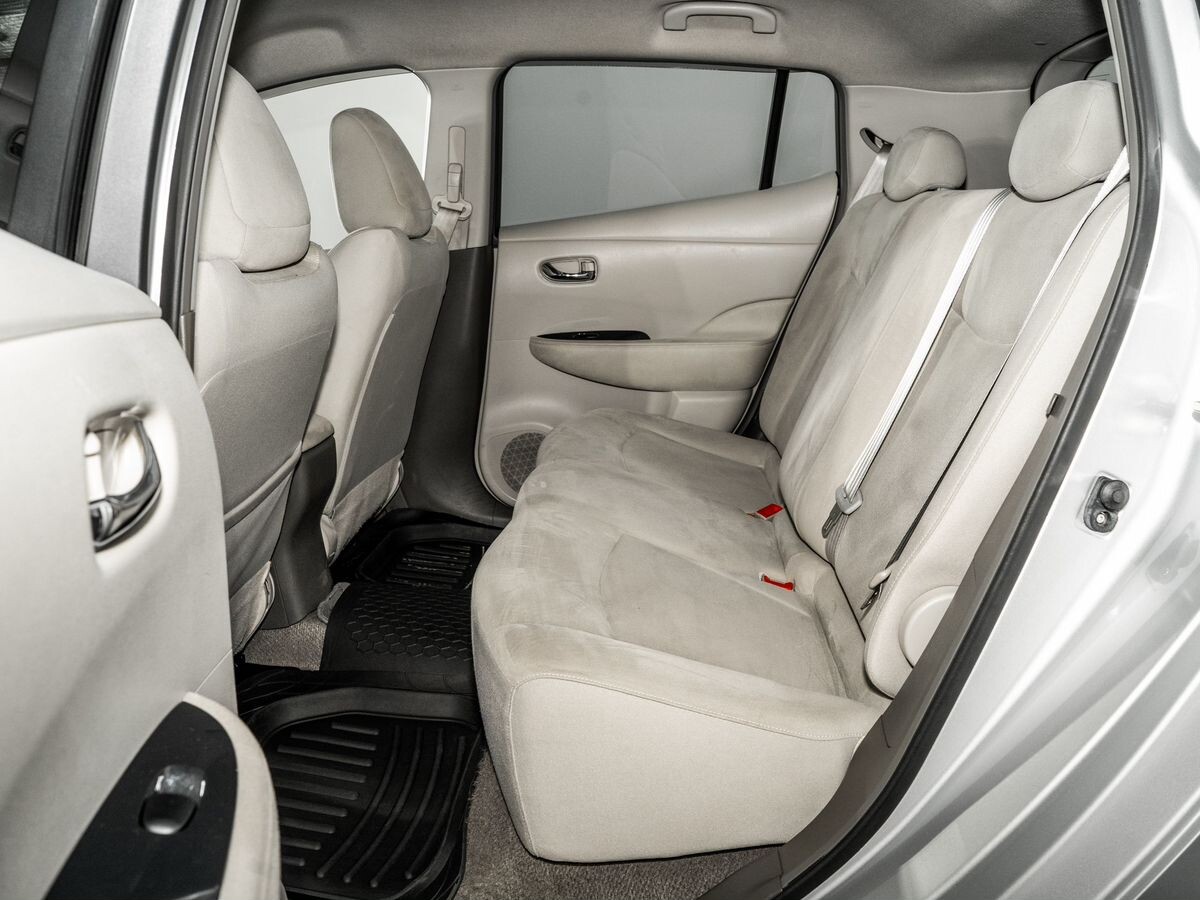 Nissan Leaf 2011 - фото автомобиля