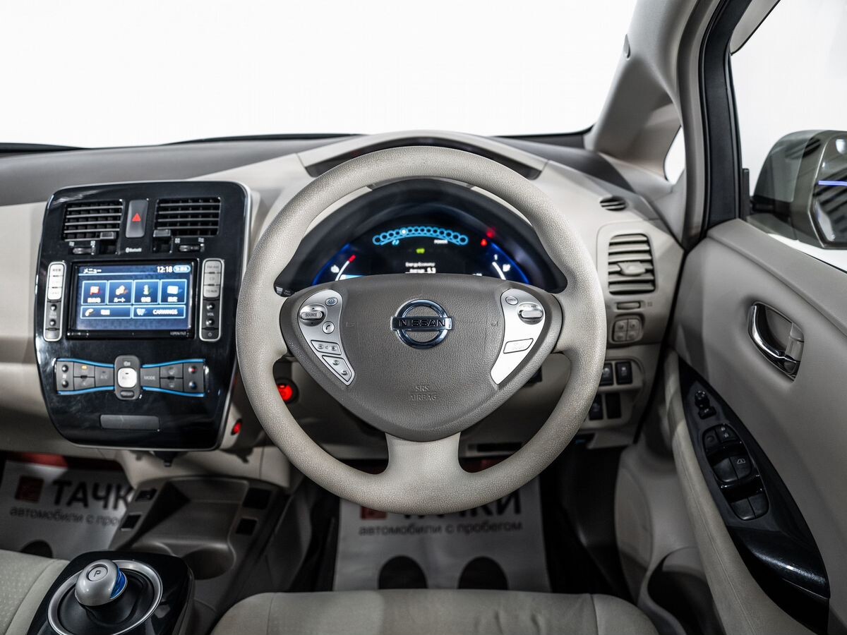 Nissan Leaf 2011 - фото автомобиля