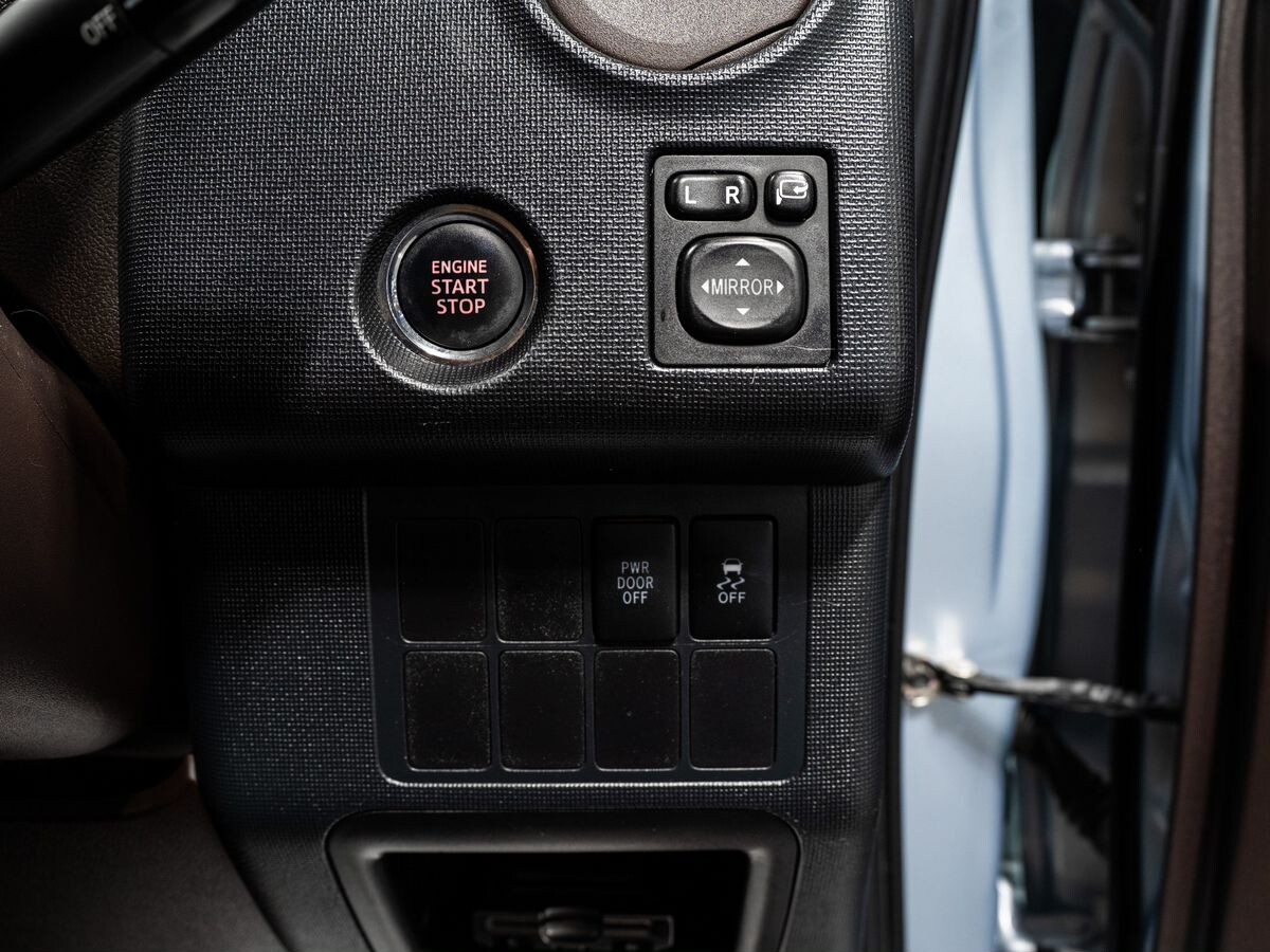 Toyota Spade 2014 - фото автомобиля