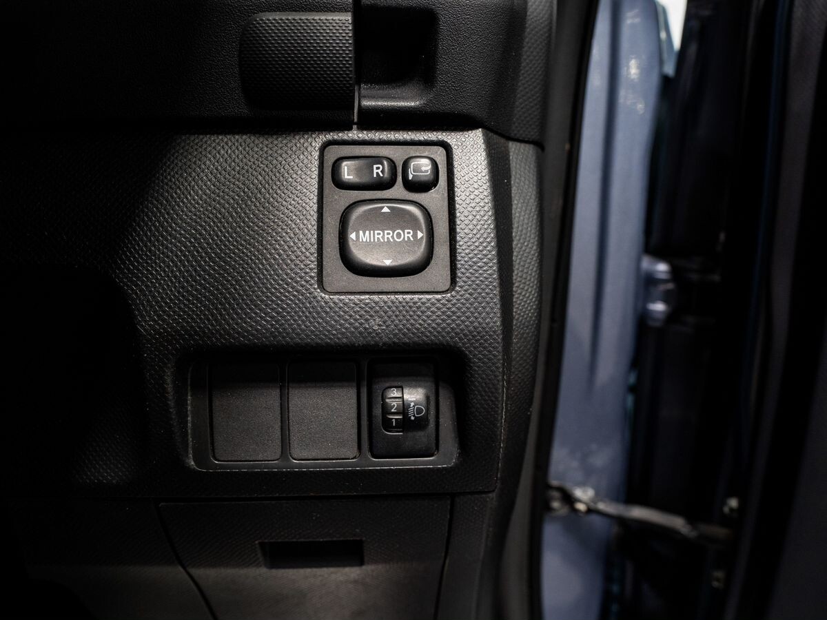 Toyota Ractis 2008 - фото автомобиля