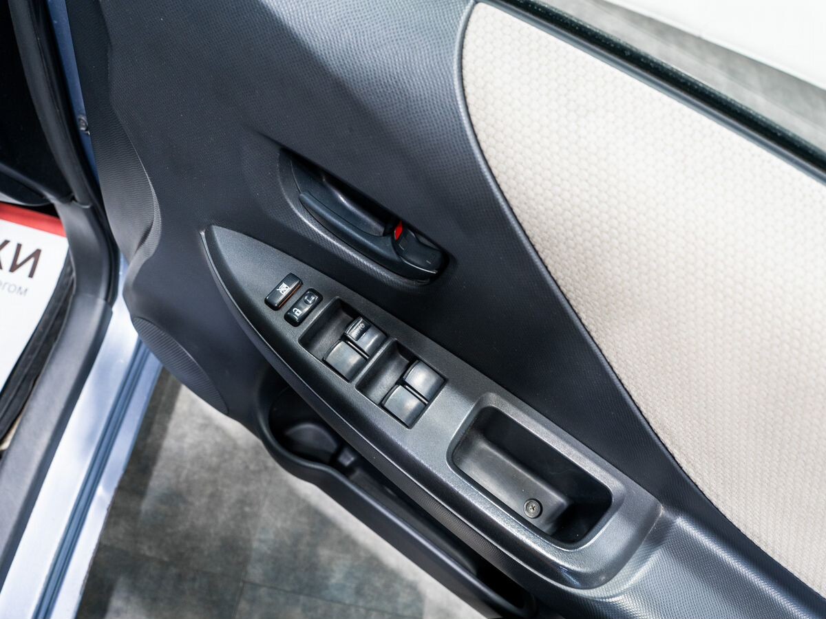 Toyota Ractis 2008 - фото автомобиля