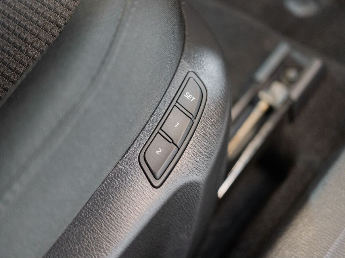 Mazda Axela 2017 - фото автомобиля