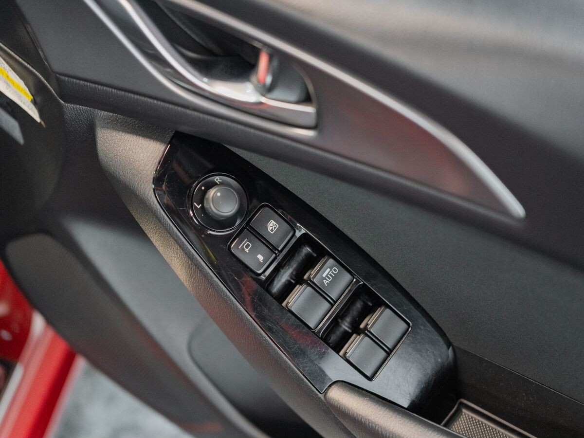 Mazda Axela 2017 - фото автомобиля