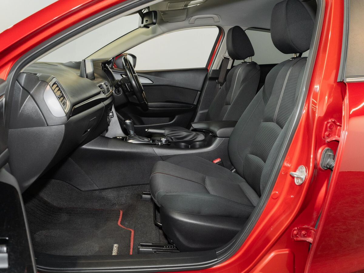 Mazda Axela 2017 - фото автомобиля