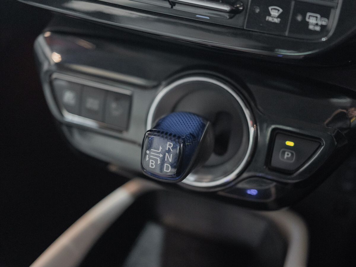 Toyota Prius 2016 - фото автомобиля