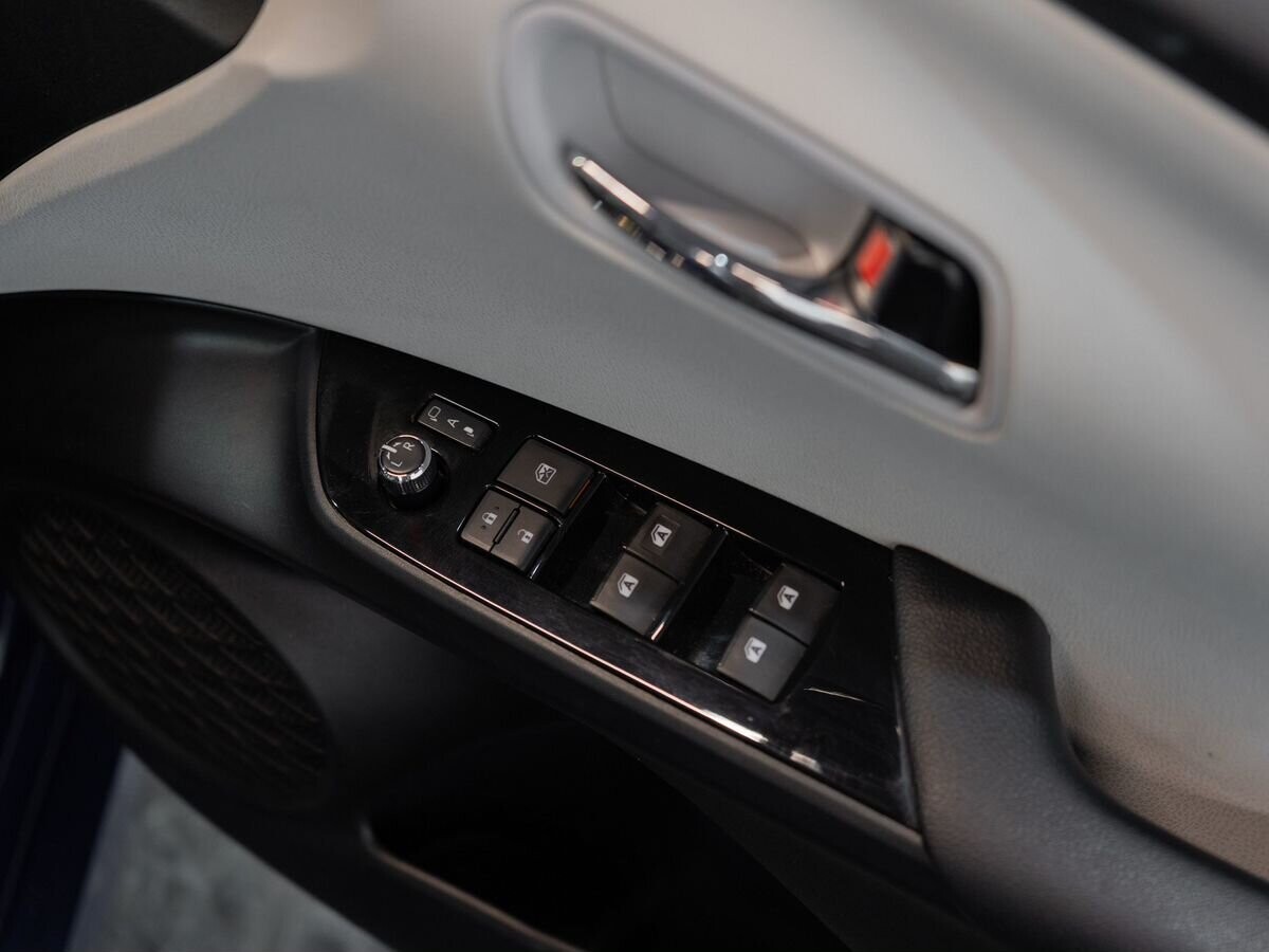 Toyota Prius 2016 - фото автомобиля