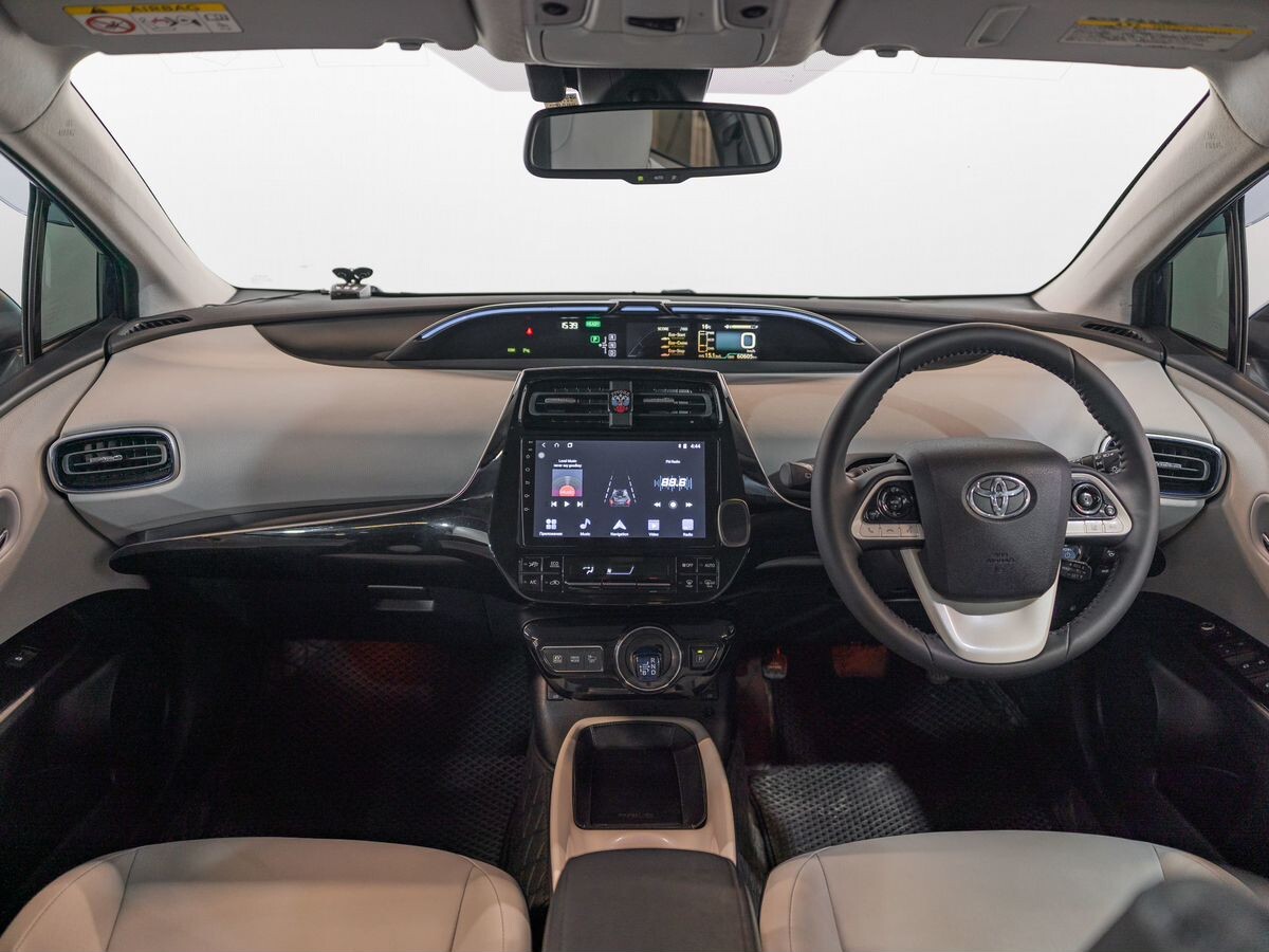 Toyota Prius 2016 - фото автомобиля