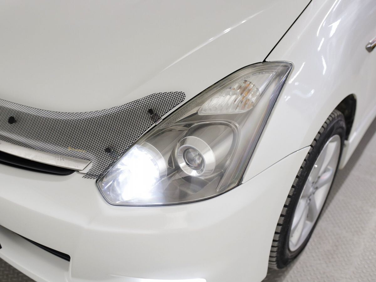 Toyota Wish 2005 - фото автомобиля