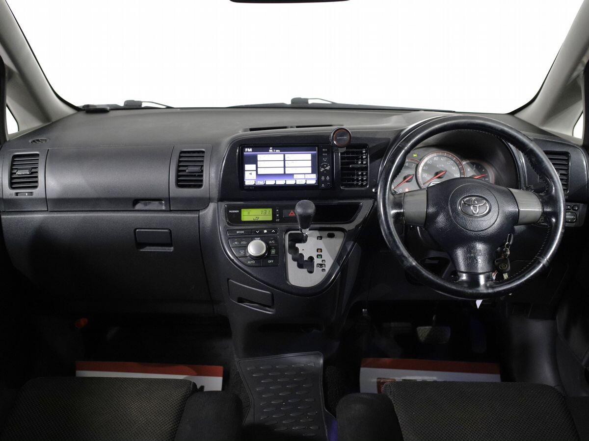 Toyota Wish 2005 - фото автомобиля