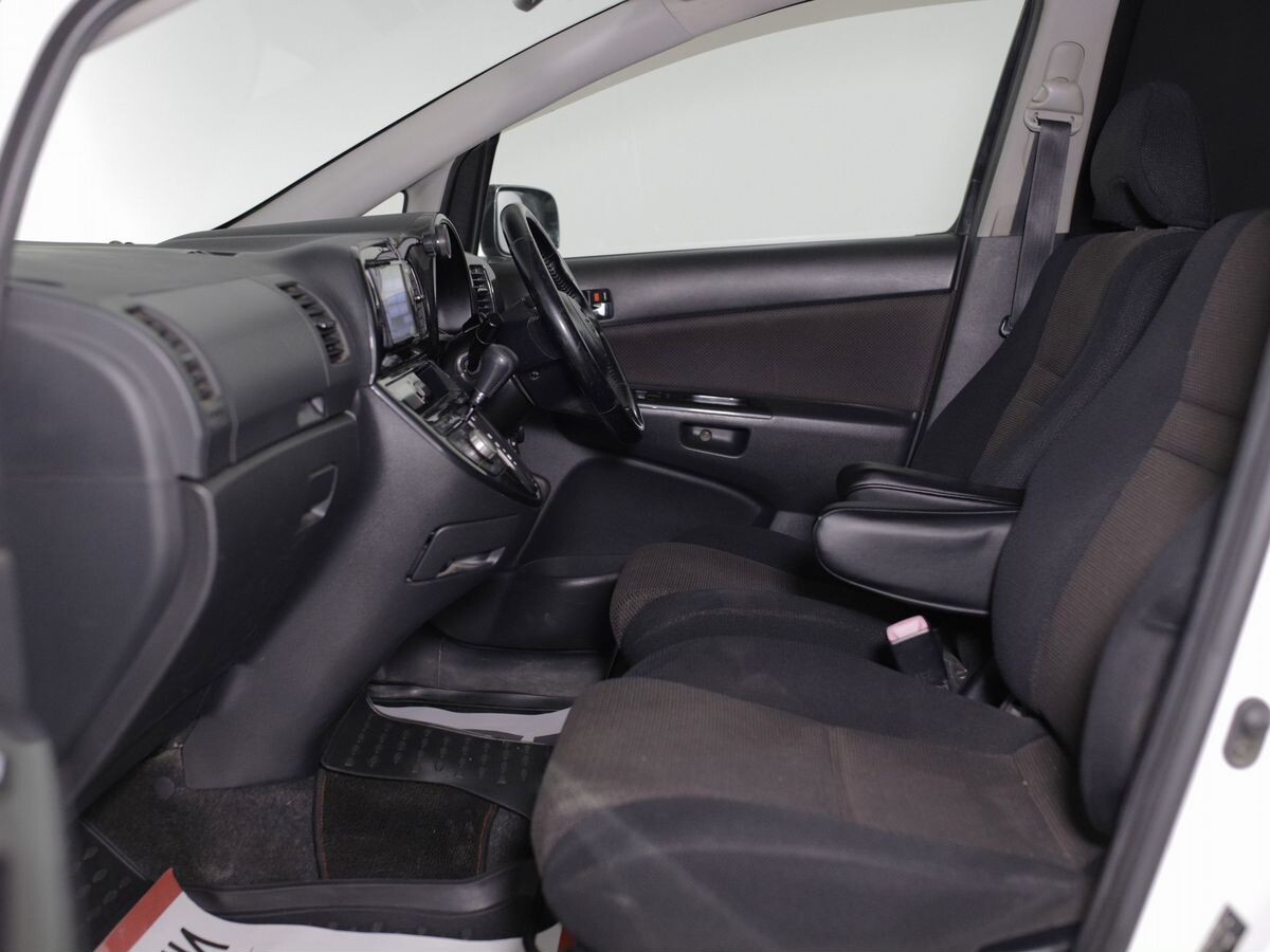 Toyota Wish 2005 - фото автомобиля