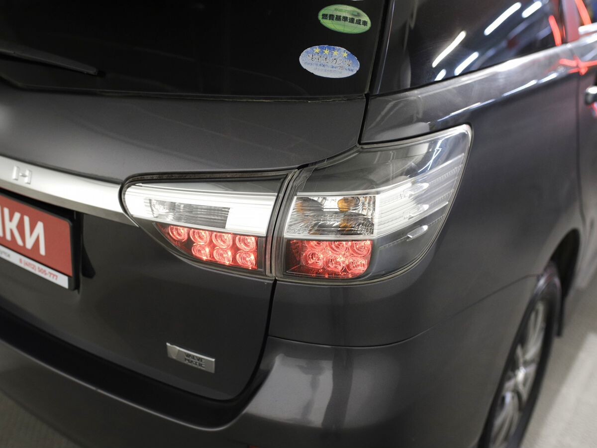 Toyota Wish 2014 - фото автомобиля