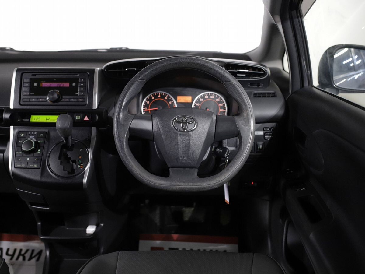 Toyota Wish 2014 - фото автомобиля