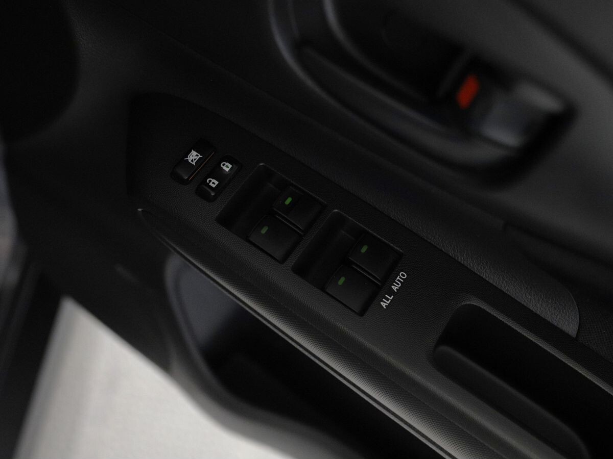 Toyota Wish 2014 - фото автомобиля