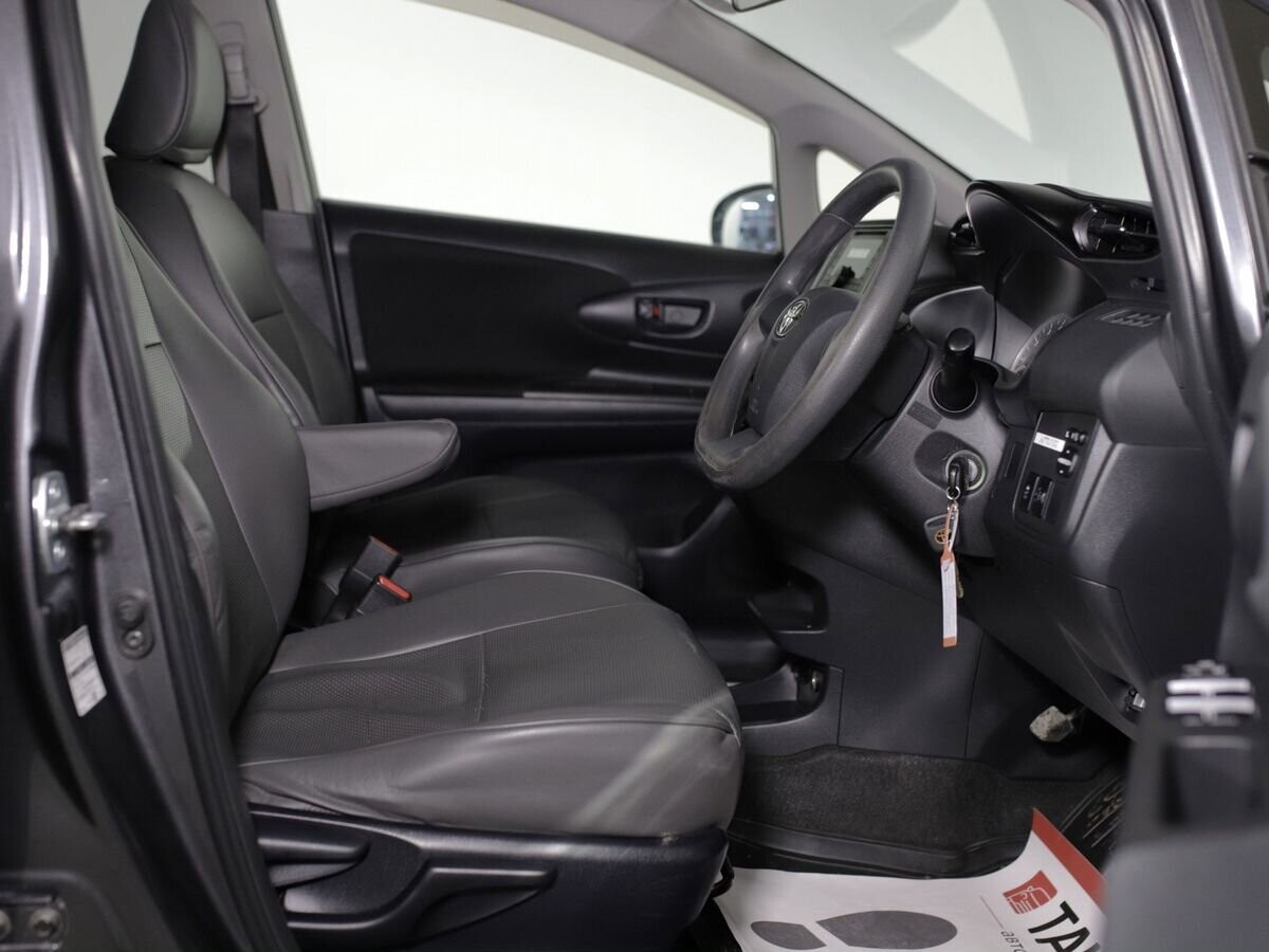 Toyota Wish 2014 - фото автомобиля