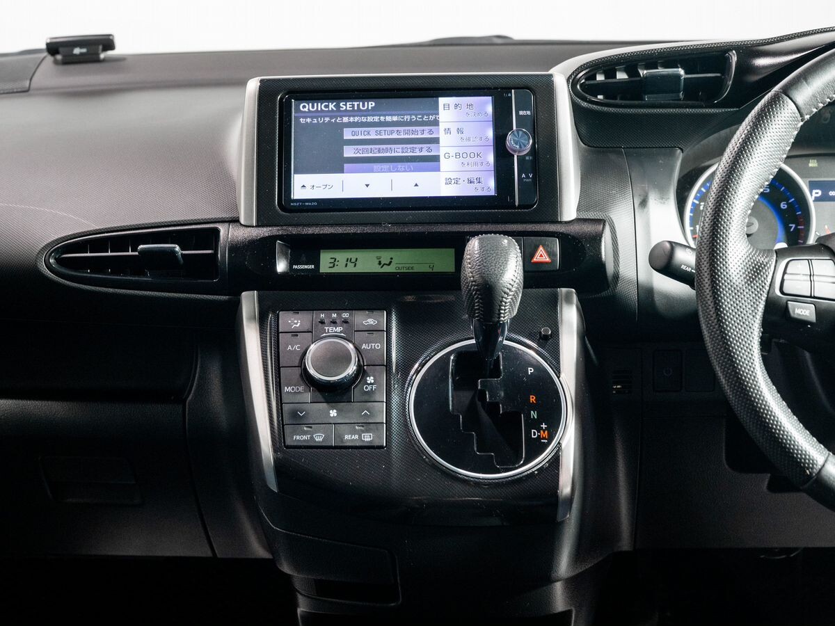 Toyota Wish 2012 - фото автомобиля