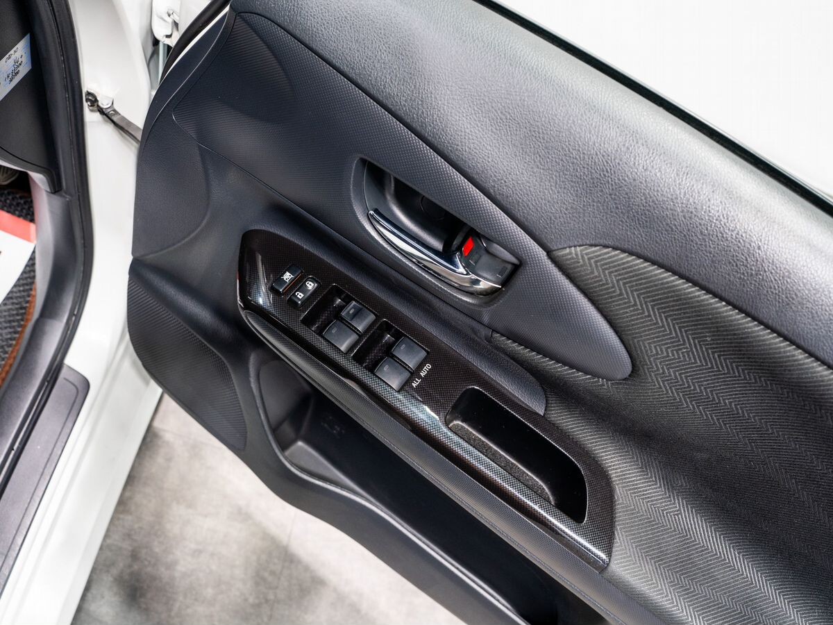 Toyota Wish 2012 - фото автомобиля