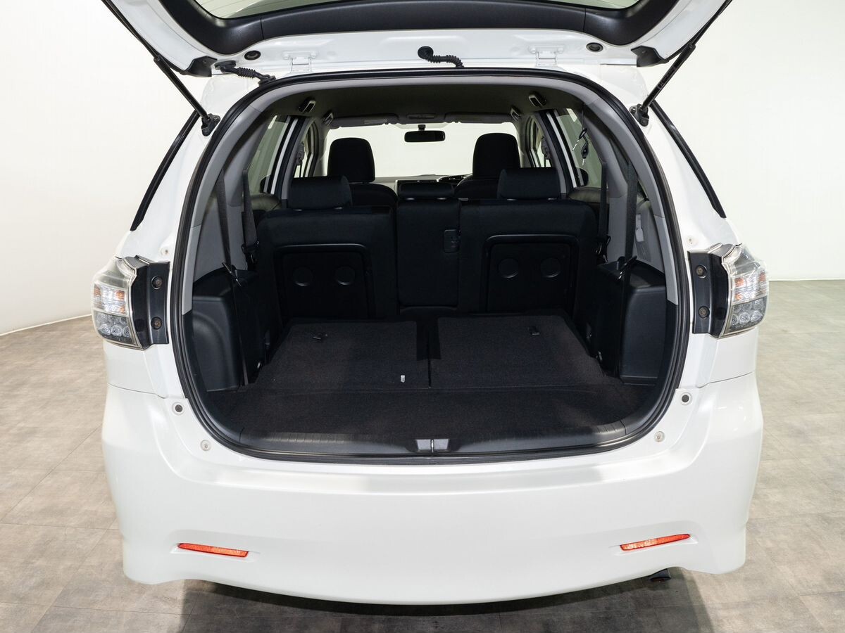 Toyota Wish 2012 - фото автомобиля