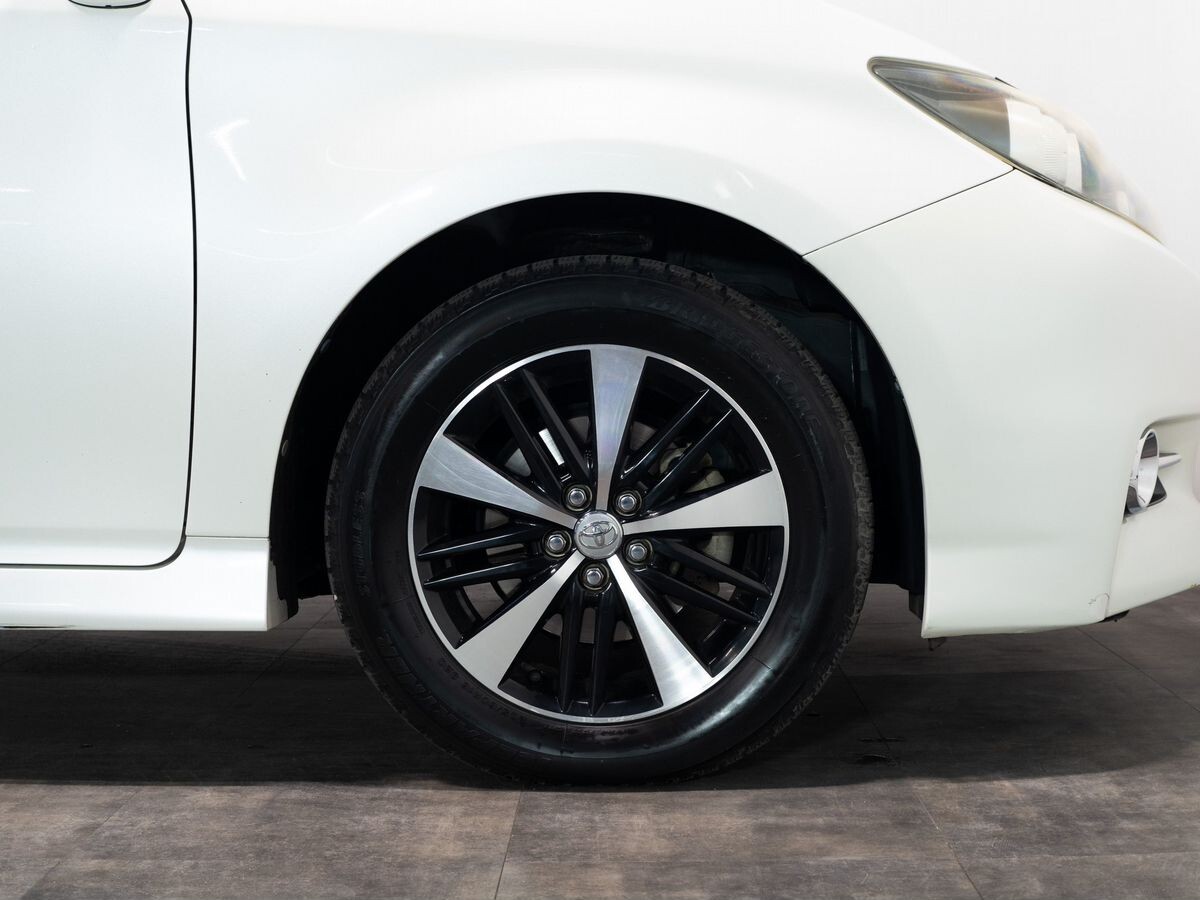 Toyota Wish 2012 - фото автомобиля