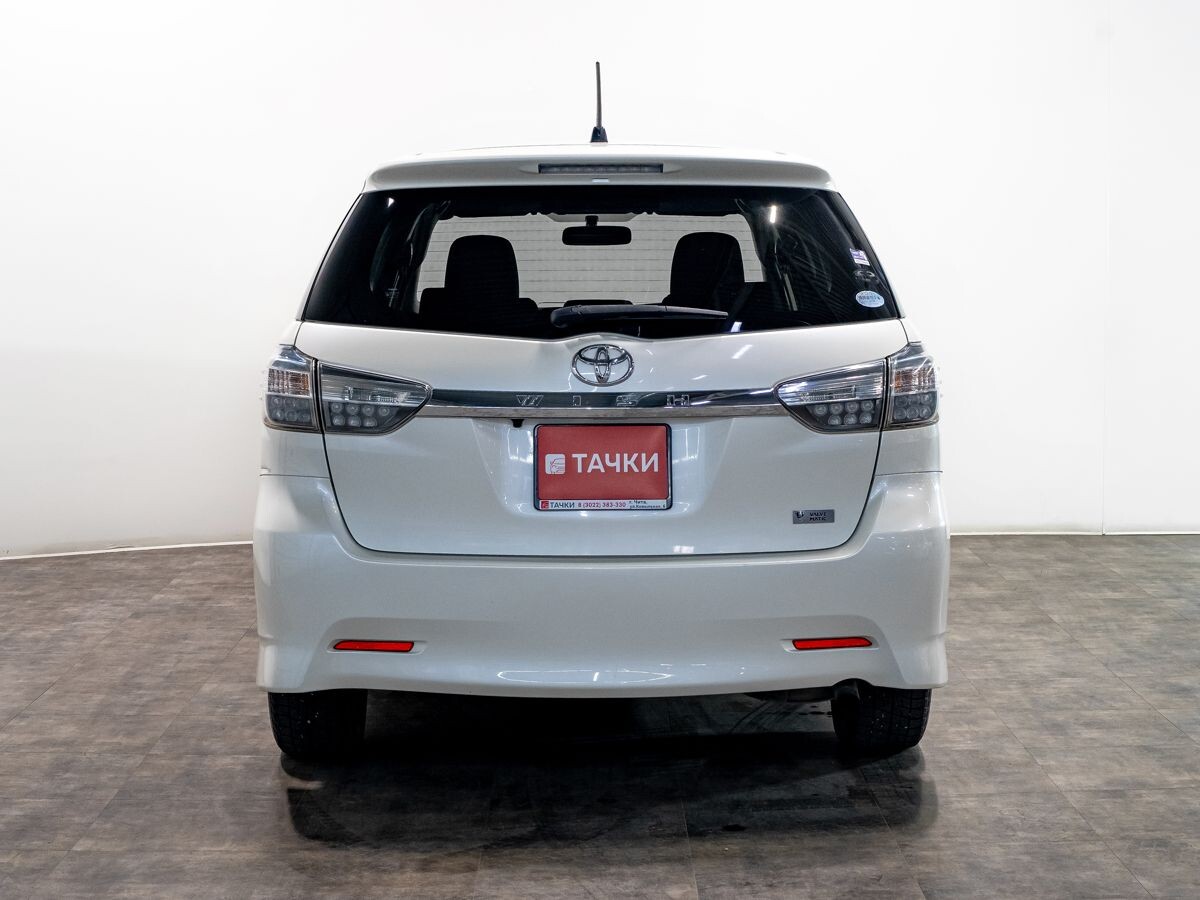 Toyota Wish 2012 - фото автомобиля