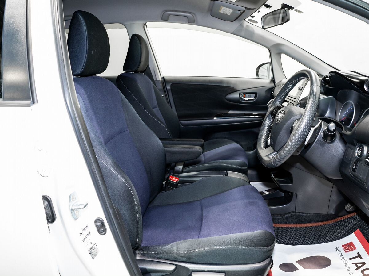 Toyota Wish 2012 - фото автомобиля