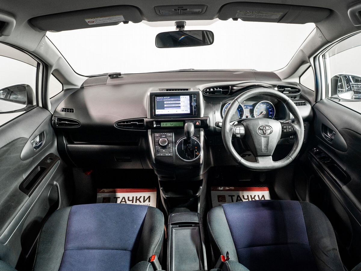 Toyota Wish 2012 - фото автомобиля