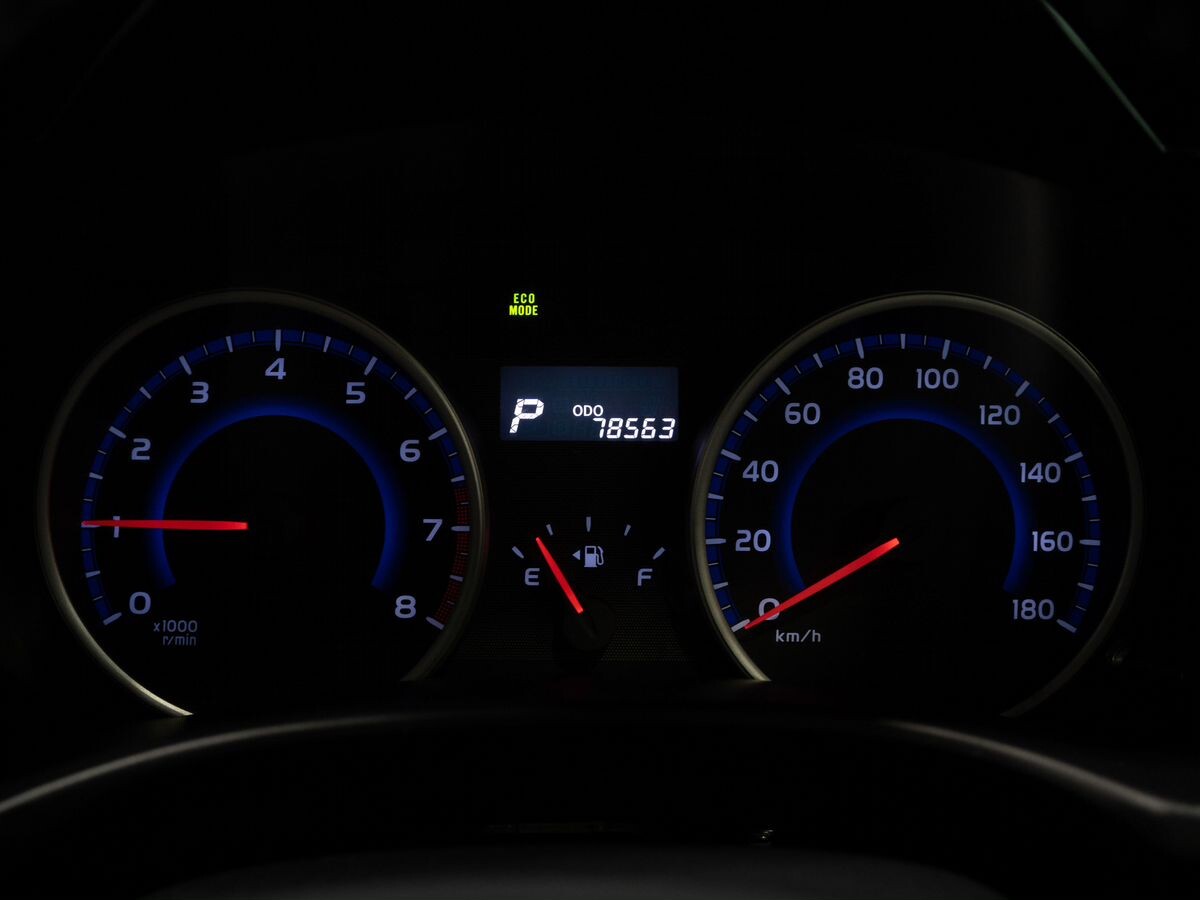 Toyota Wish 2012 - фото автомобиля