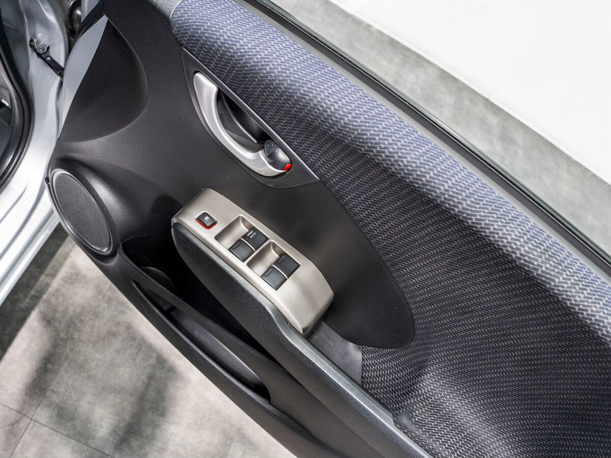 Honda Fit 2010 - фото автомобиля