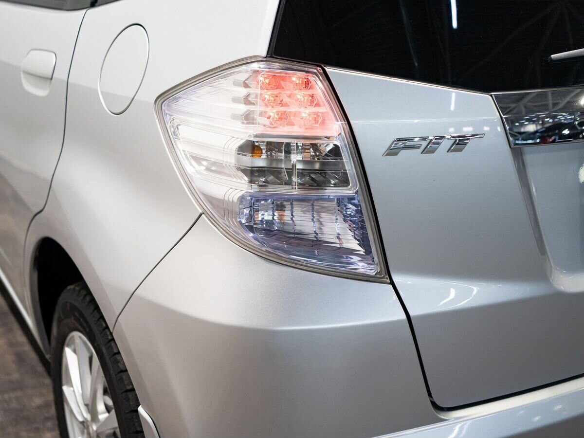 Honda Fit 2010 - фото автомобиля