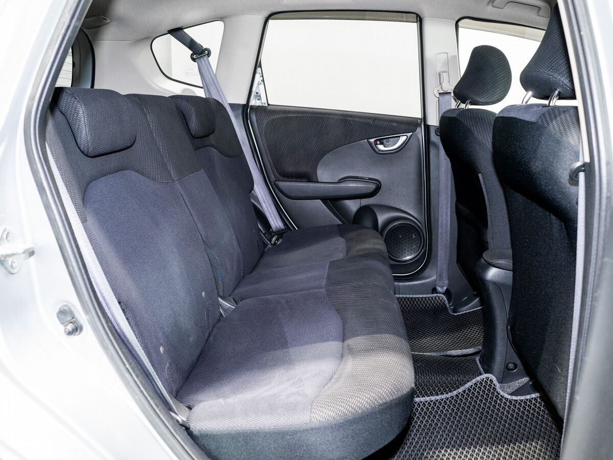 Honda Fit 2010 - фото автомобиля