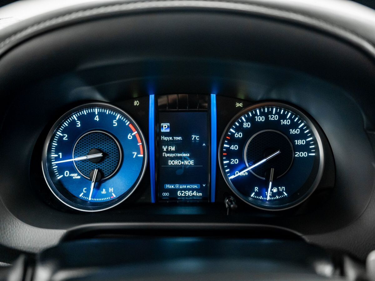 Toyota Fortuner 2021 - фото автомобиля