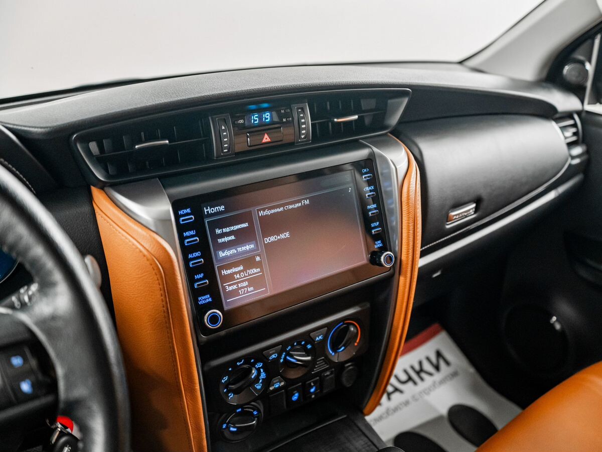 Toyota Fortuner 2021 - фото автомобиля