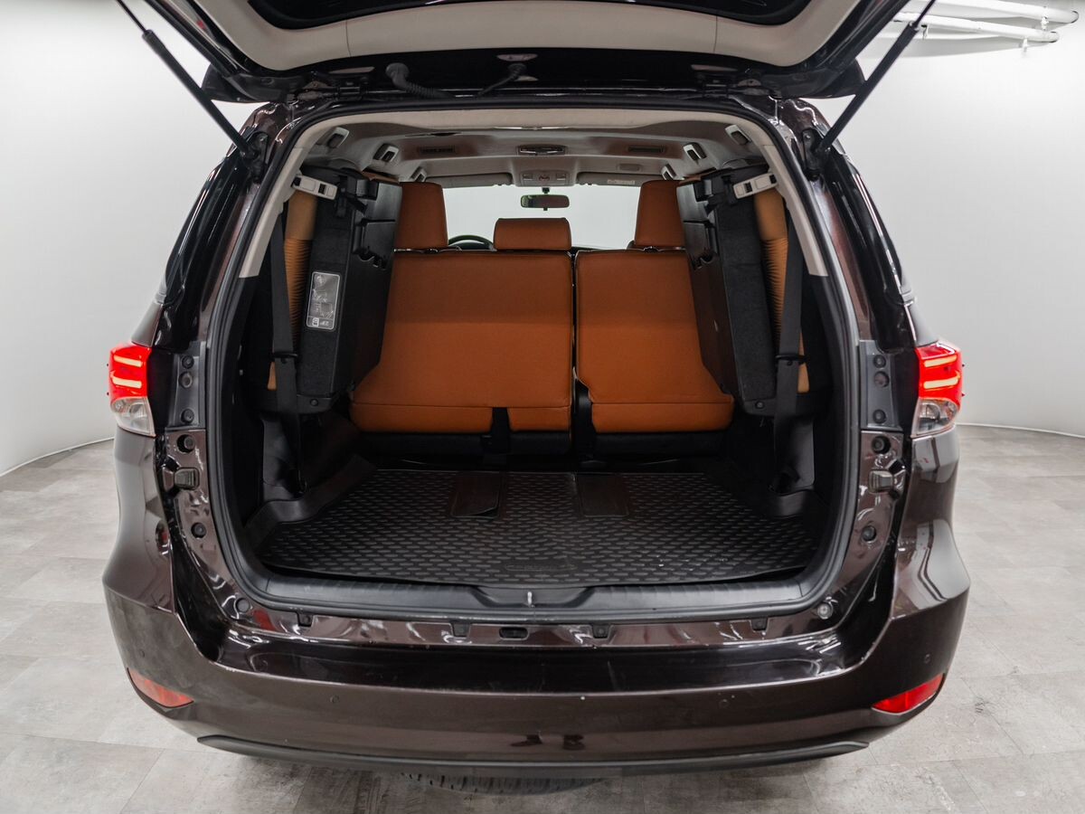 Toyota Fortuner 2021 - фото автомобиля