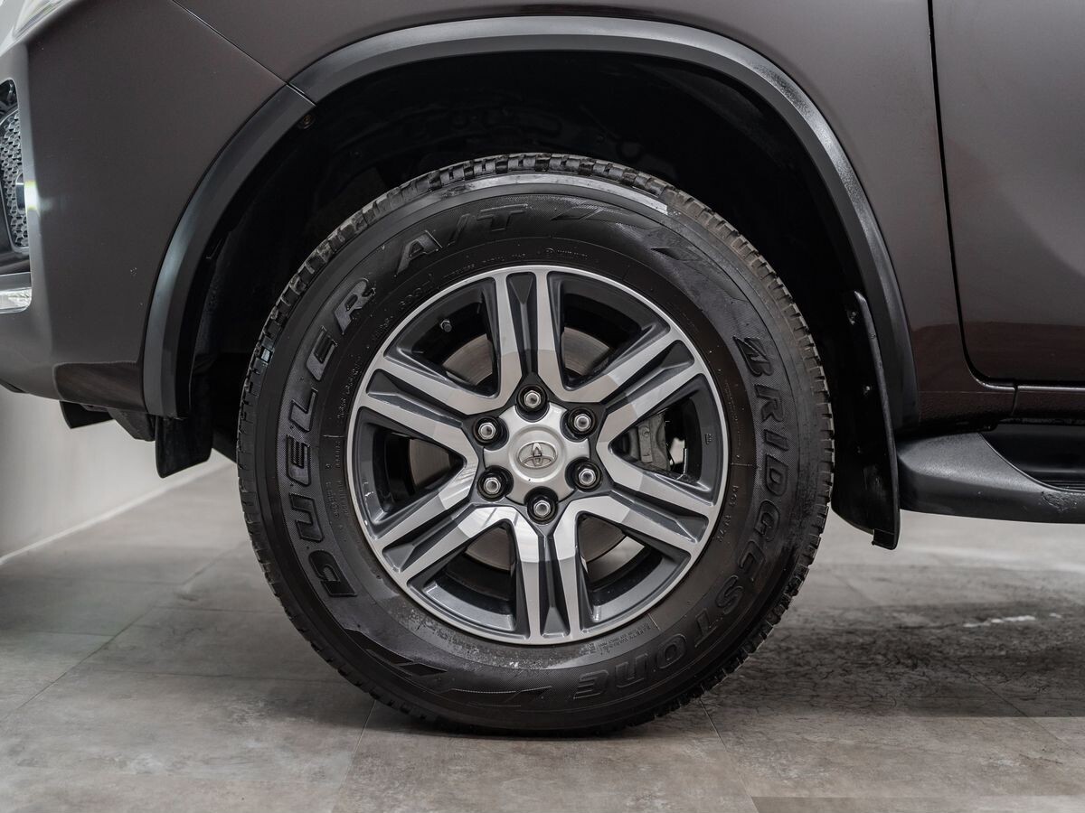 Toyota Fortuner 2021 - фото автомобиля