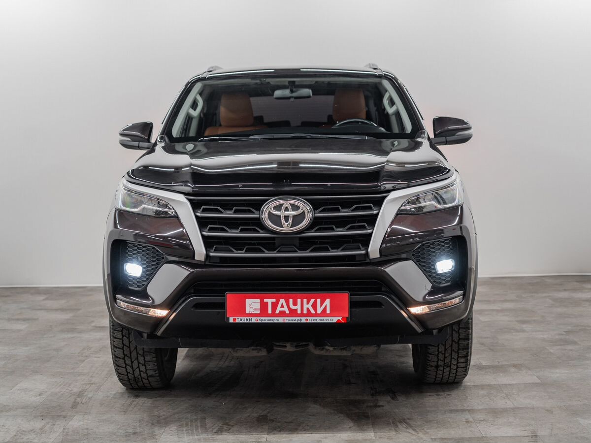 Toyota Fortuner 2021 - фото автомобиля