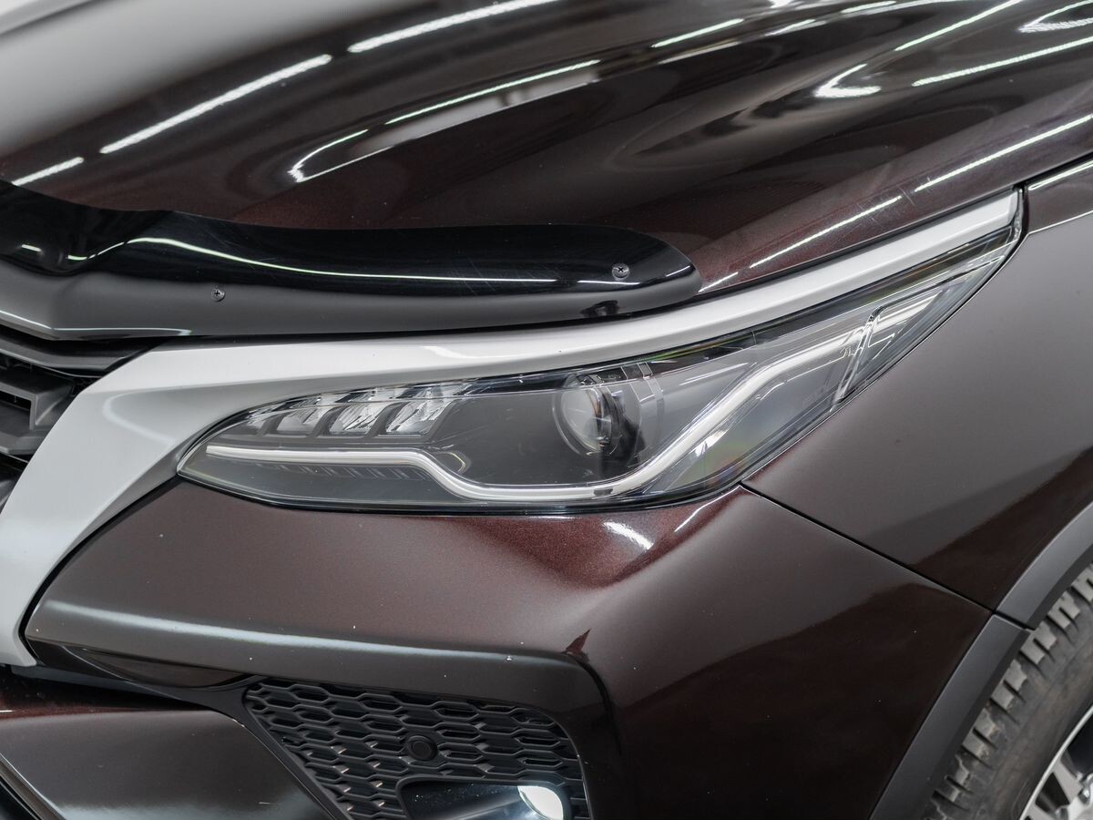 Toyota Fortuner 2021 - фото автомобиля