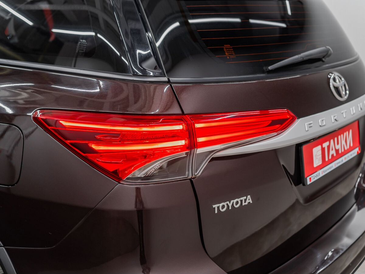 Toyota Fortuner 2021 - фото автомобиля