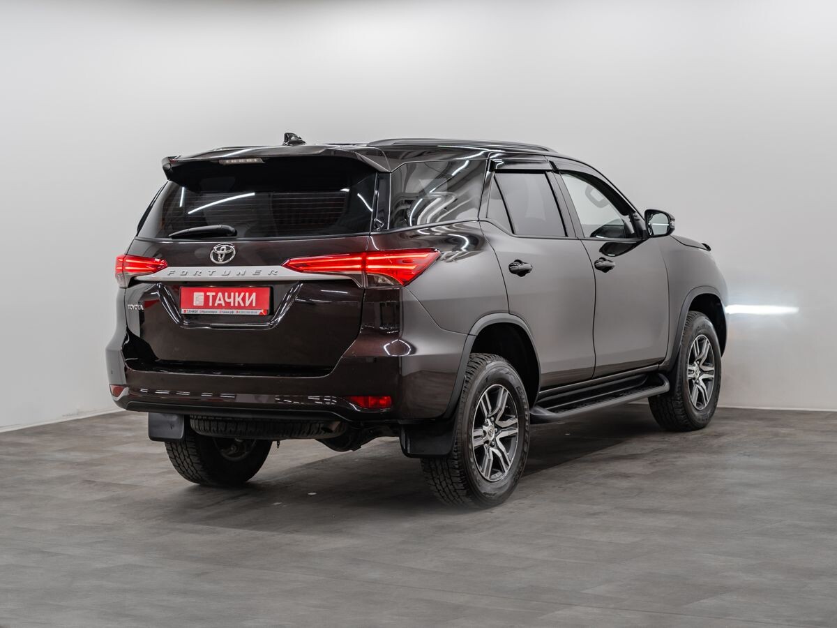 Toyota Fortuner 2021 - фото автомобиля