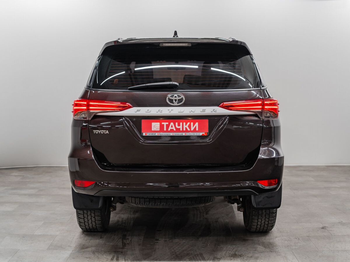 Toyota Fortuner 2021 - фото автомобиля